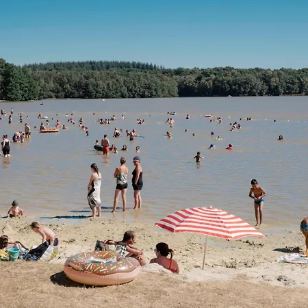 Huttopia De مكان تخييم