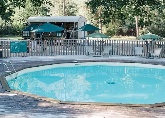 Huttopia De مكان تخييم