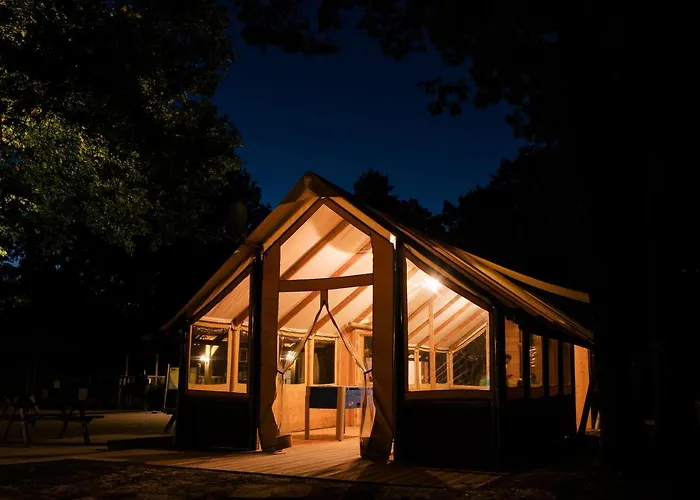 مكان تخييم Huttopia De 3*